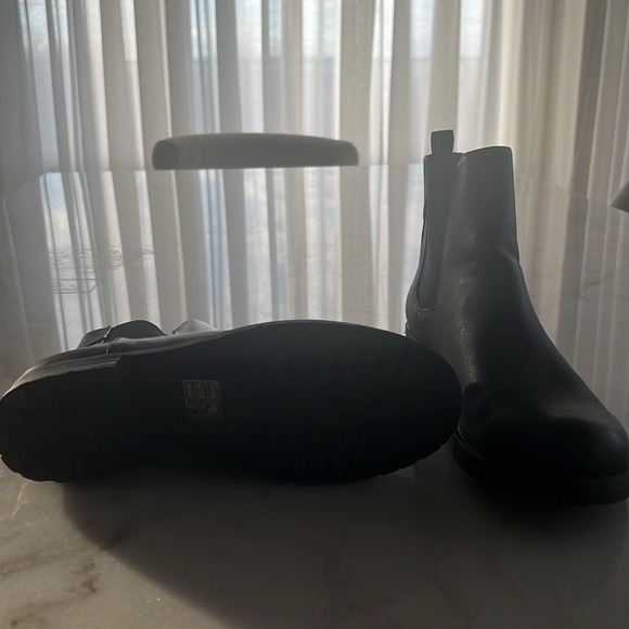 Boot - Picture 4 of 4